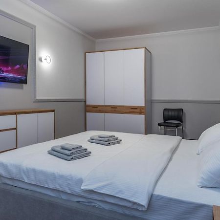 Modern 3 Bedroom Apartment 키예프 외부 사진