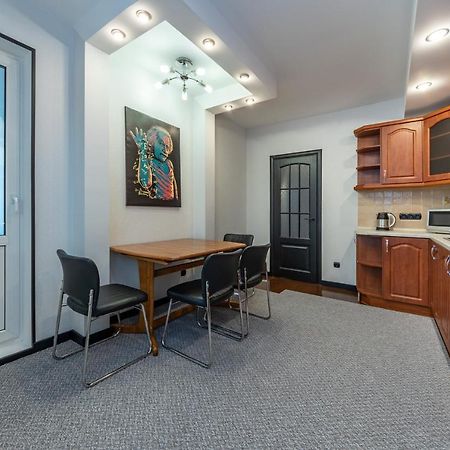 Modern 3 Bedroom Apartment 키예프 외부 사진