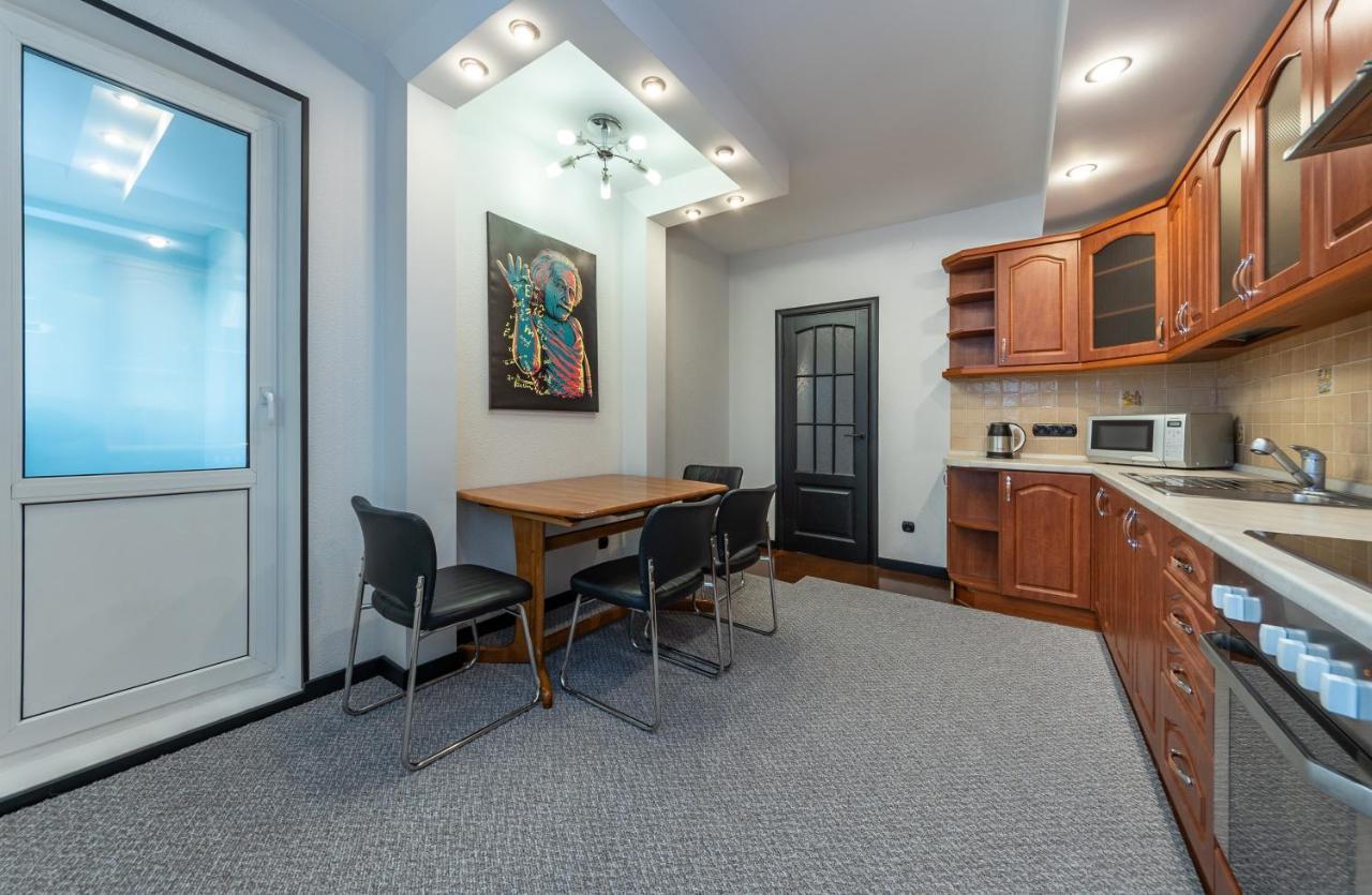Modern 3 Bedroom Apartment 키예프 외부 사진